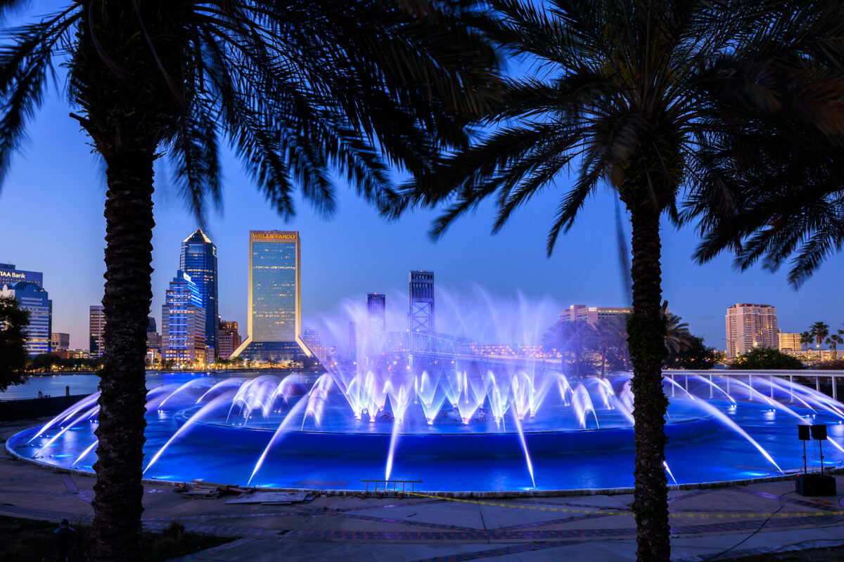 Jacksonville's friendship fountain at night with lights on it.