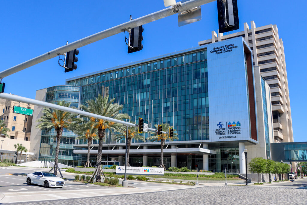 Traffic signals outside of a large building.